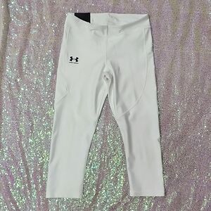 Under Armour Women's Mid Rise Capri NWT Compression Workout Wear!!